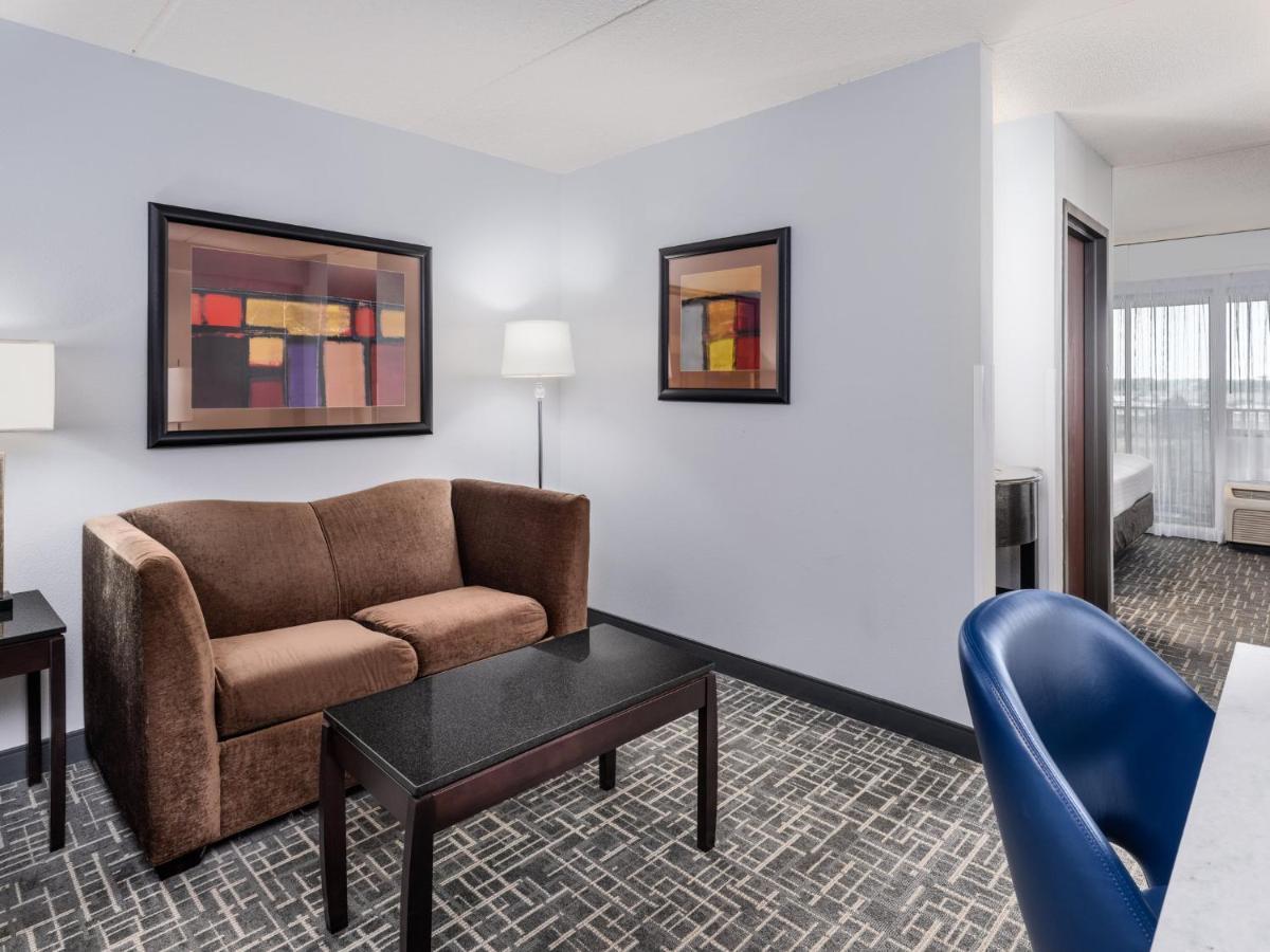 Hotel Crowne Plaza Milwaukee South By Ihg Zewnętrze zdjęcie